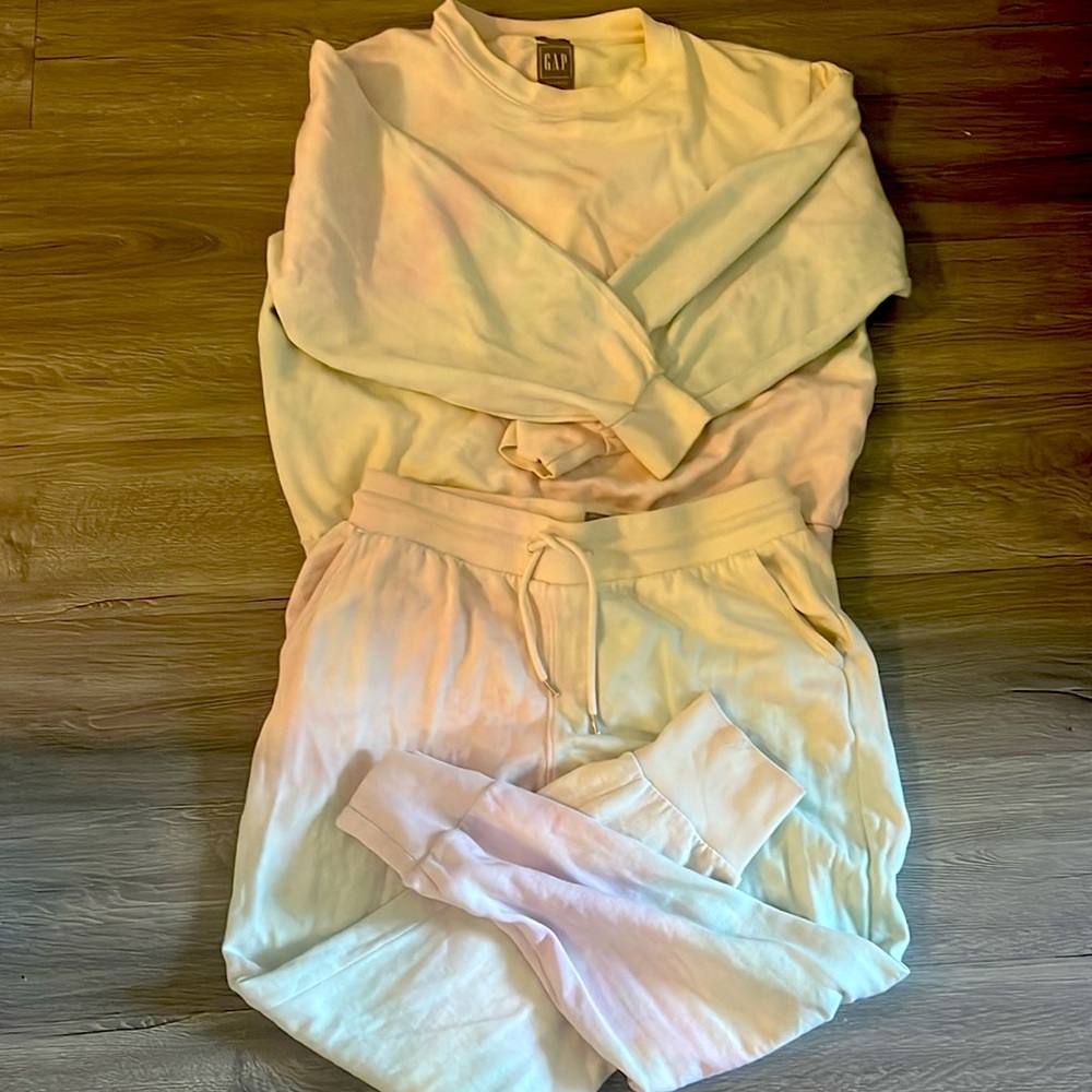 Gap tie dye sweat set